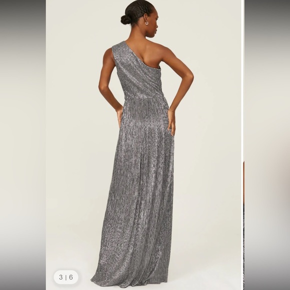 Dress The Population 
Kienna Gown - Picture 3 of 11